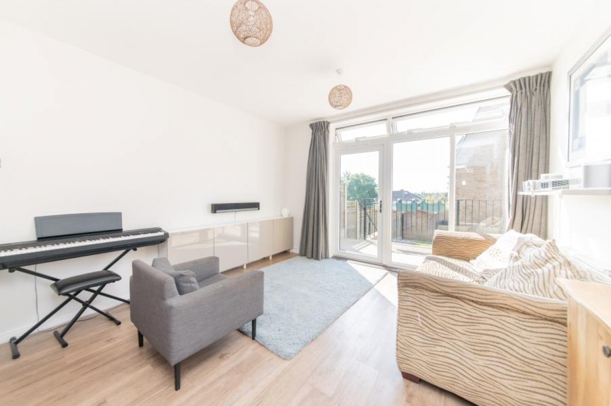 MAYS LANE, BARNET, EN5