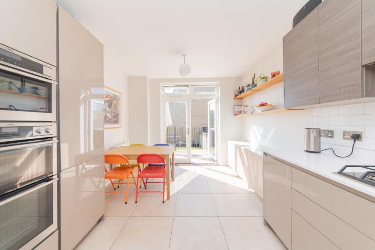 MAYS LANE, BARNET, EN5