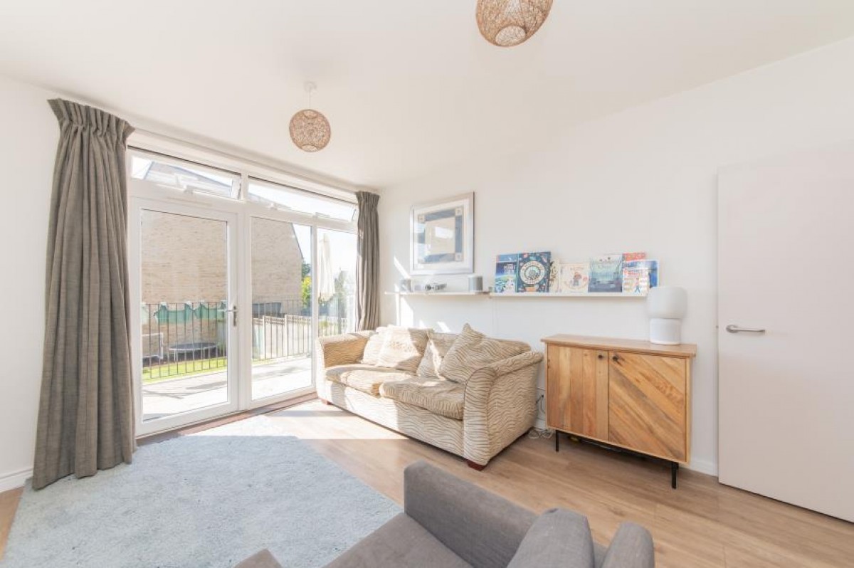 MAYS LANE, BARNET, EN5