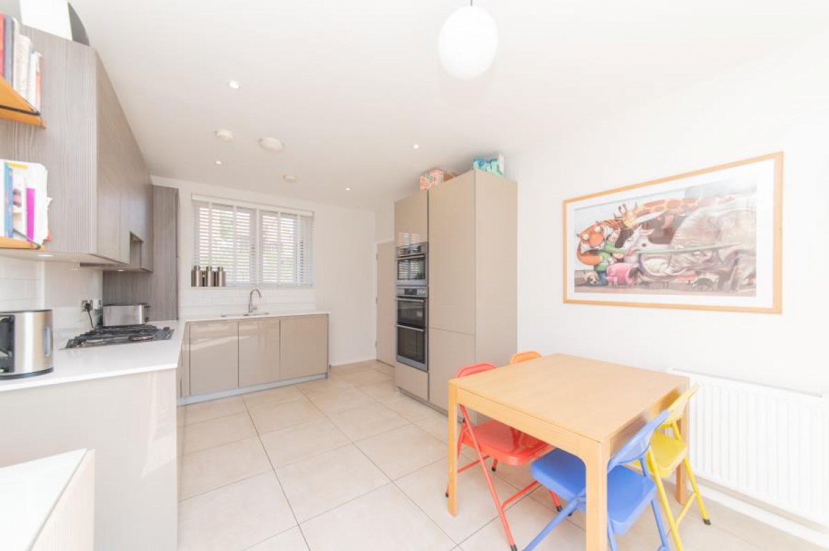MAYS LANE, BARNET, EN5