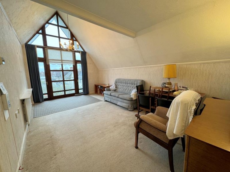 HAMILTON SQUARE, NORTH FINCHLEY, N12