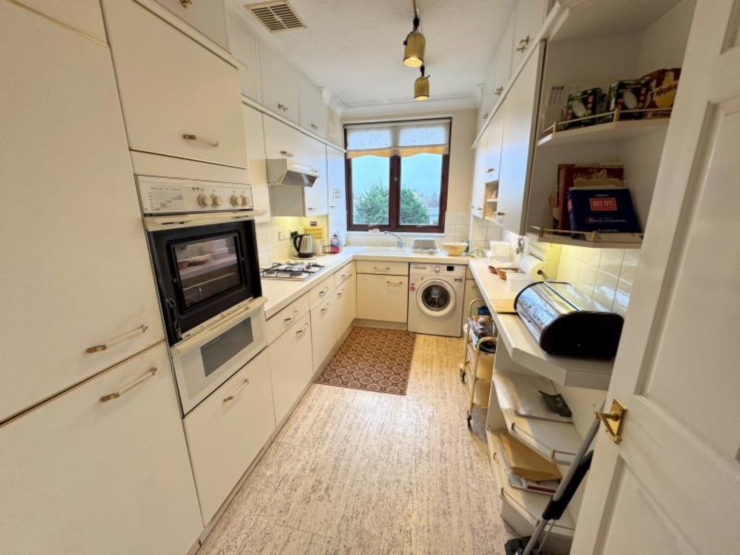 HAMILTON SQUARE, NORTH FINCHLEY, N12