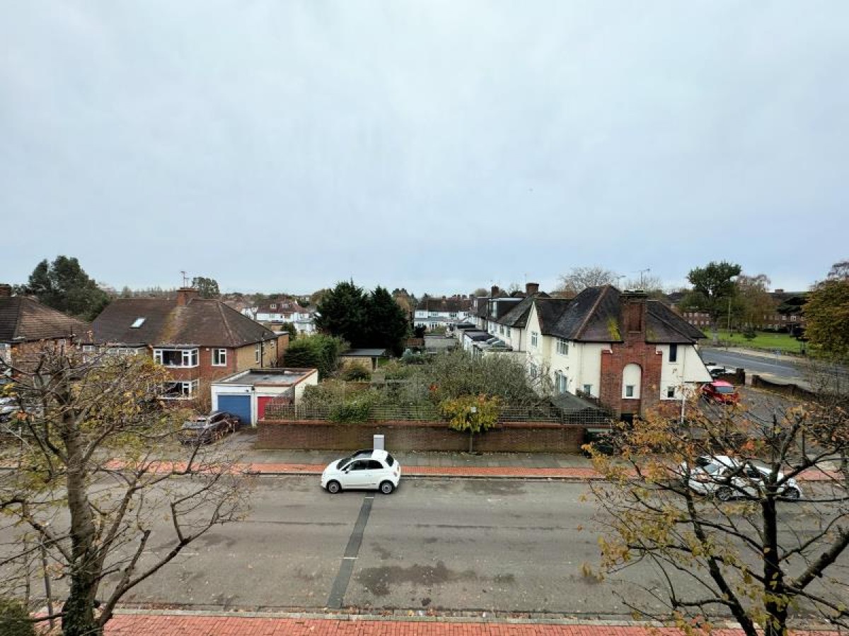 HAMILTON SQUARE, NORTH FINCHLEY, N12
