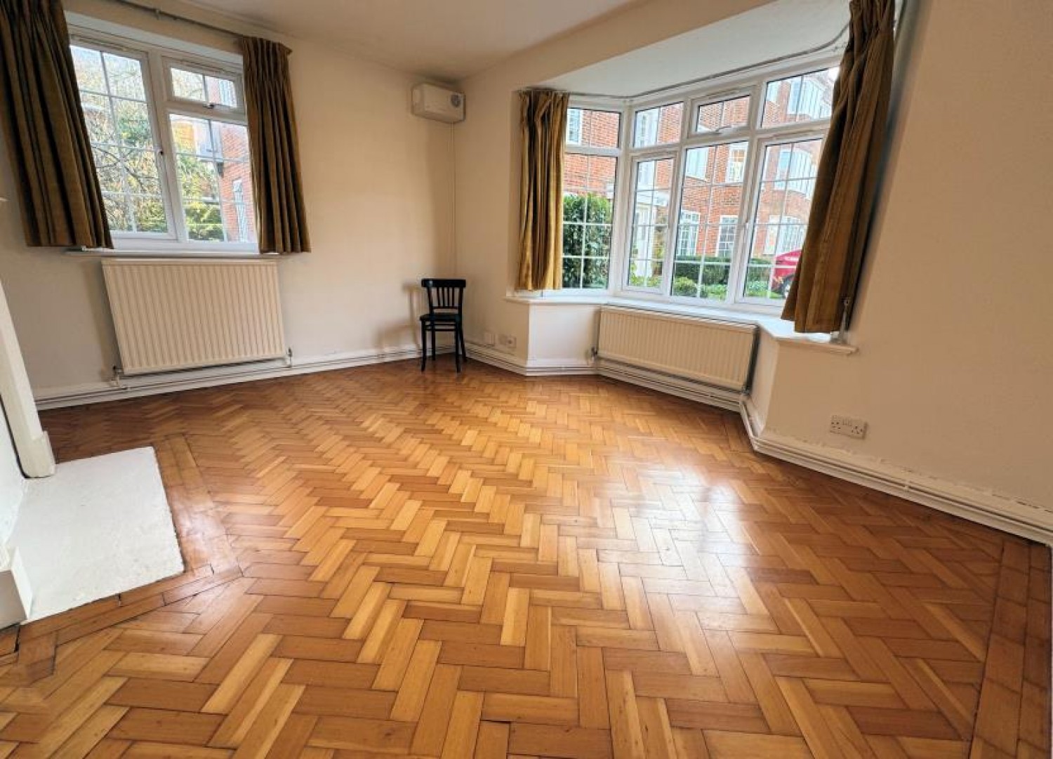 BALLARDS LANE, FINCHLEY, N3