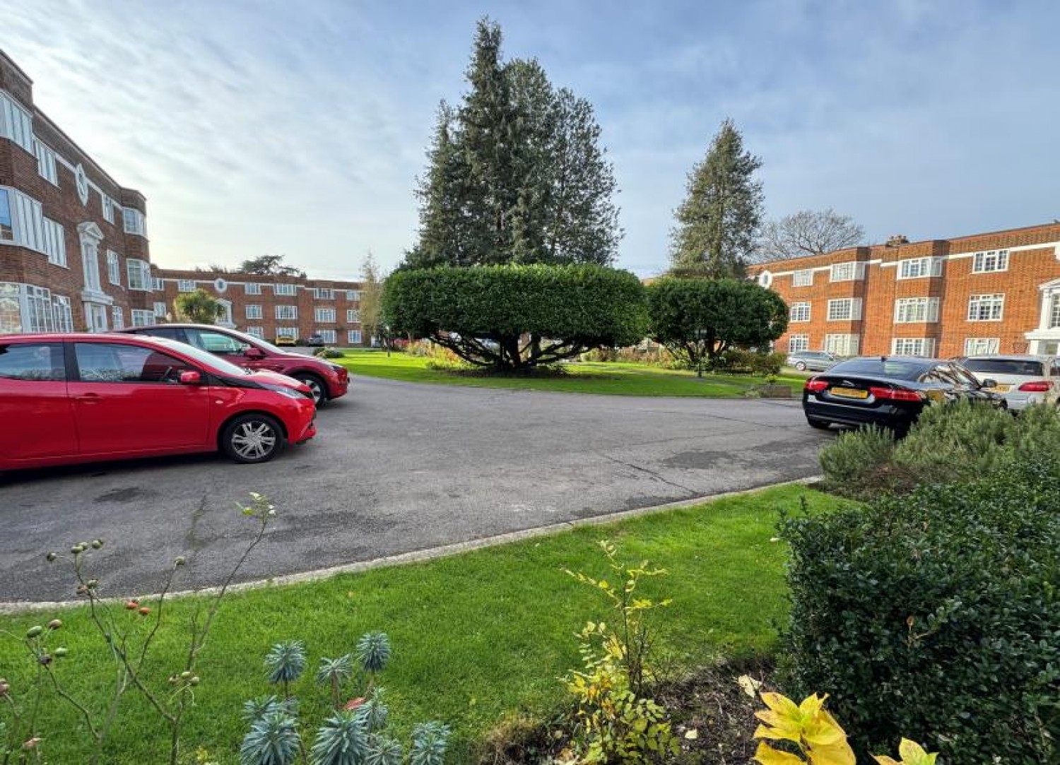 BALLARDS LANE, FINCHLEY, N3
