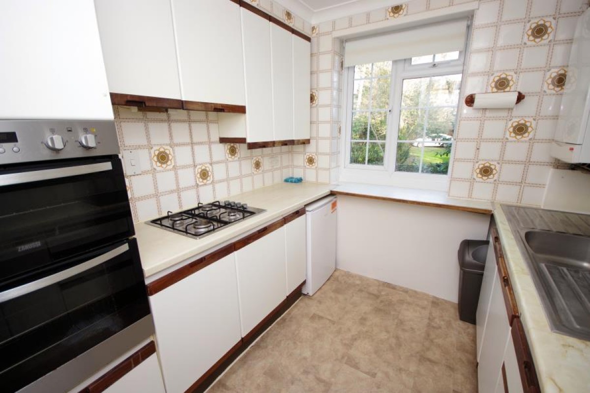 BALLARDS LANE, FINCHLEY, N3