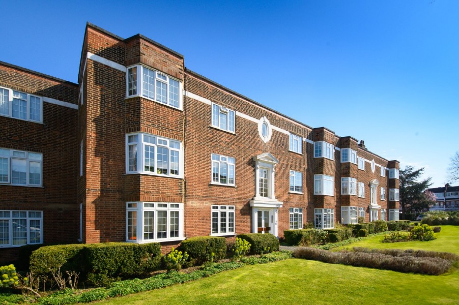 BALLARDS LANE, FINCHLEY, N3