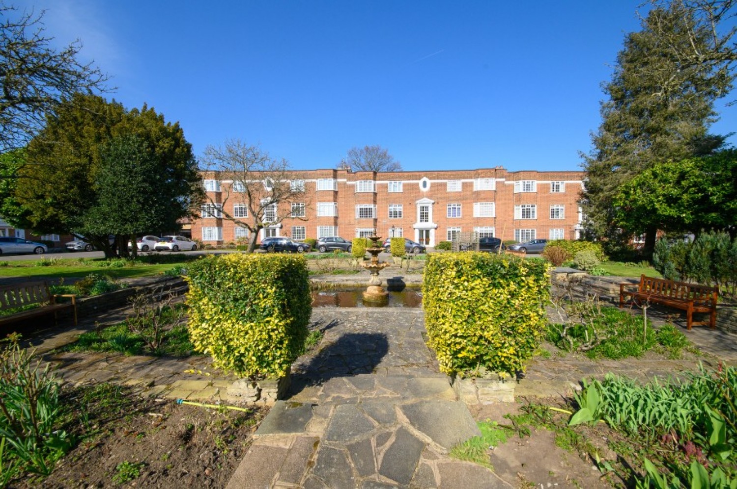 BALLARDS LANE, FINCHLEY, N3