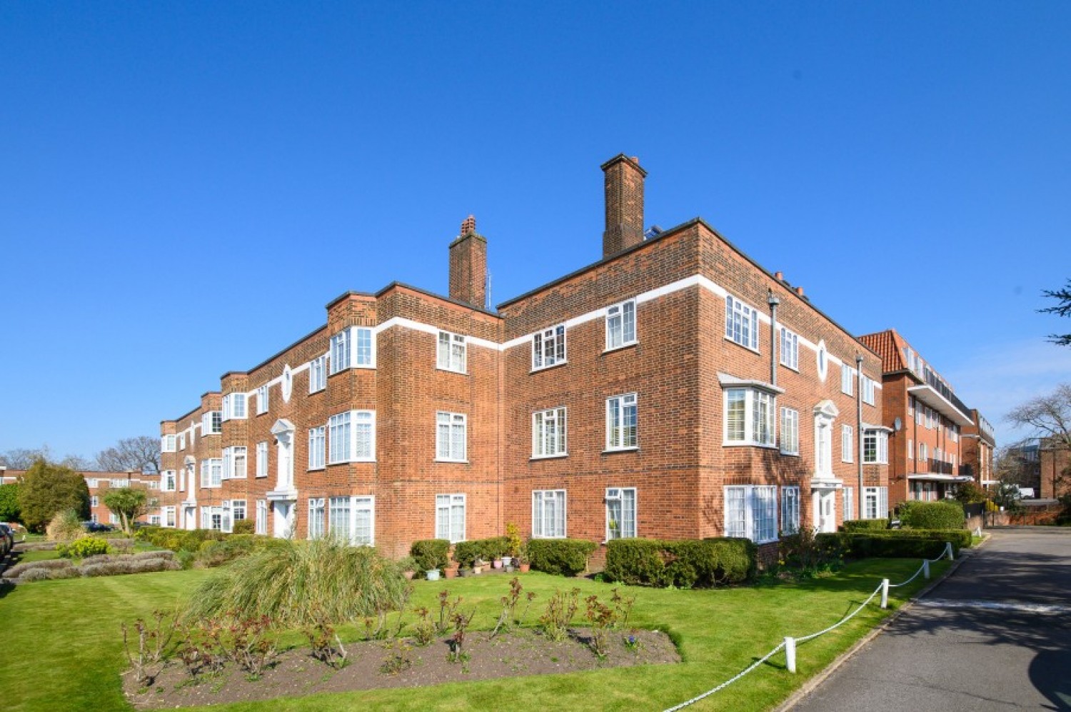 BALLARDS LANE, FINCHLEY, N3