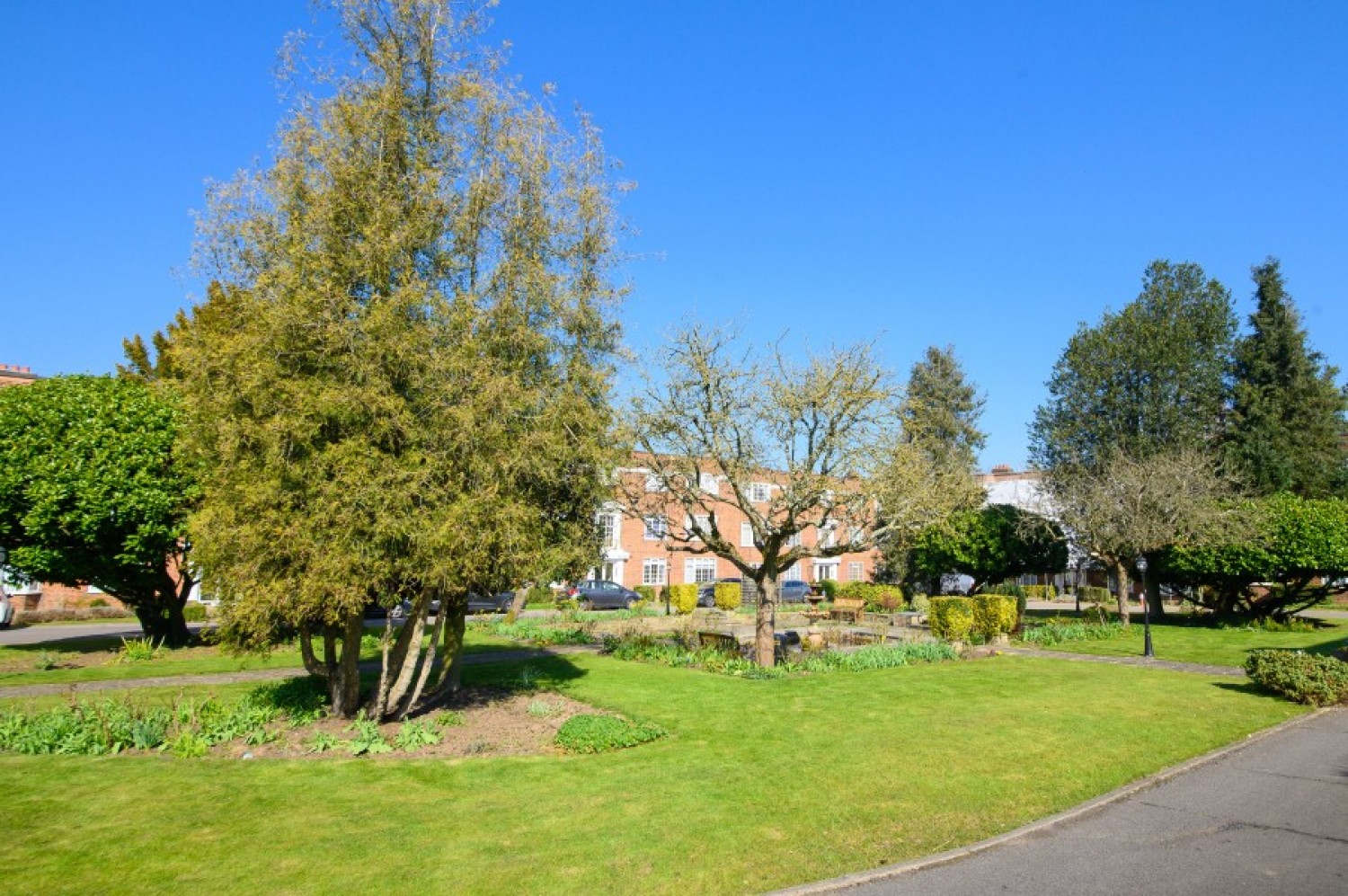 BALLARDS LANE, FINCHLEY, N3