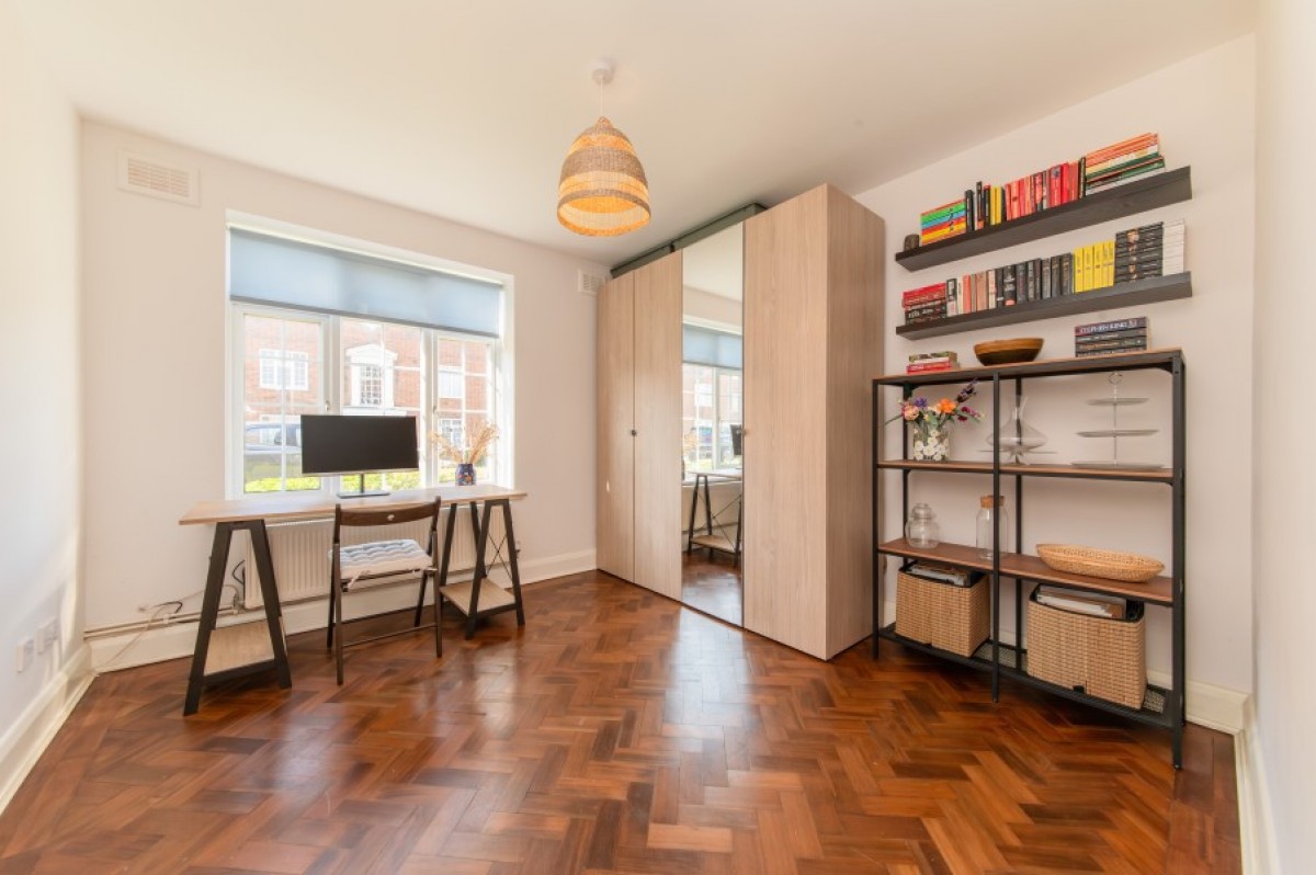 BALLARDS LANE, FINCHLEY, N3
