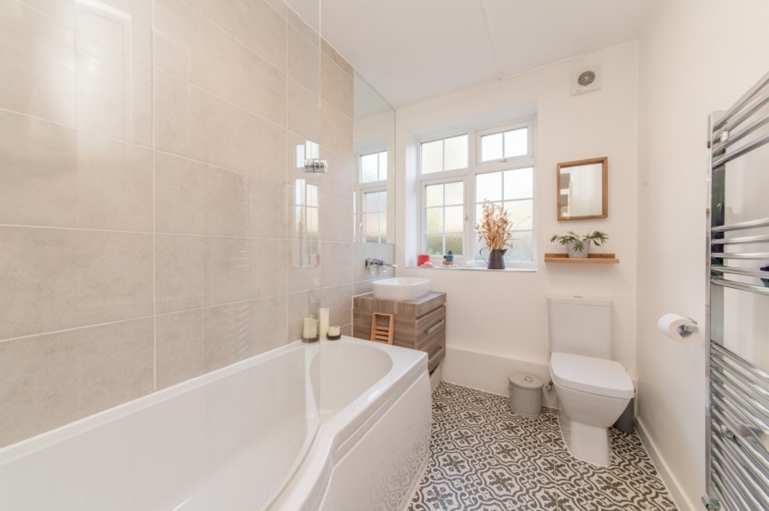 BALLARDS LANE, FINCHLEY, N3