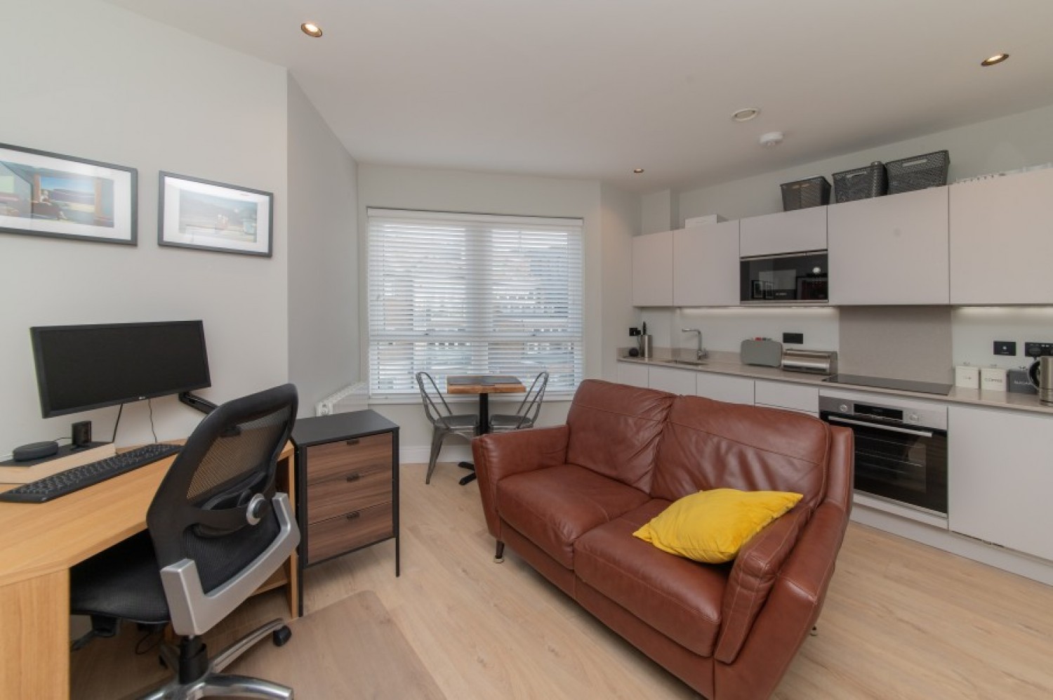 GRUNEISEN ROAD, FINCHLEY, N3
