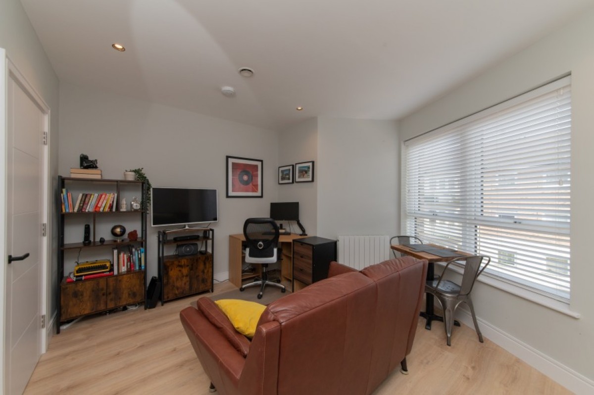 GRUNEISEN ROAD, FINCHLEY, N3