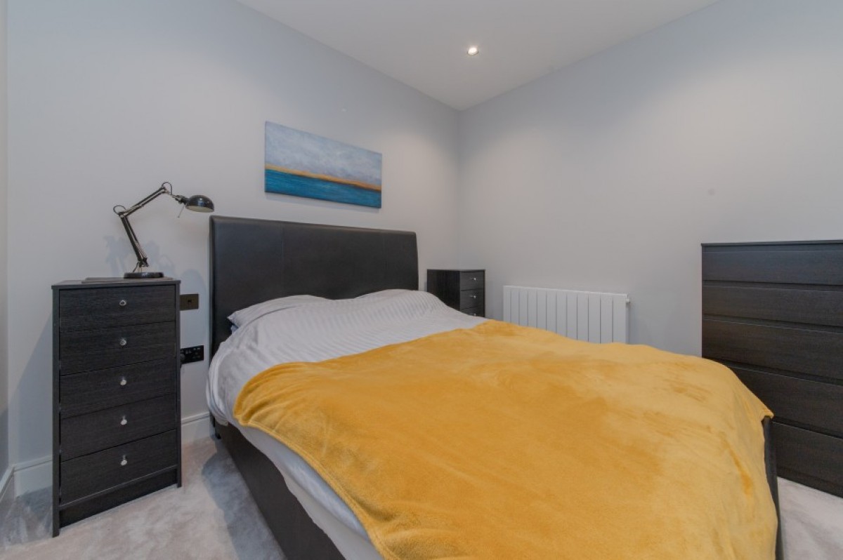 GRUNEISEN ROAD, FINCHLEY, N3