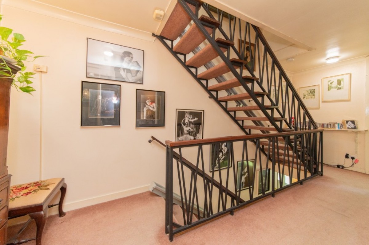 THE RIDGEWAY, MILL HILL VILLAGE, NW7