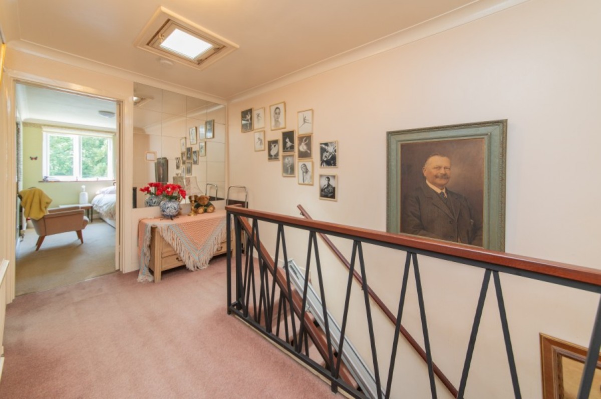 THE RIDGEWAY, MILL HILL VILLAGE, NW7