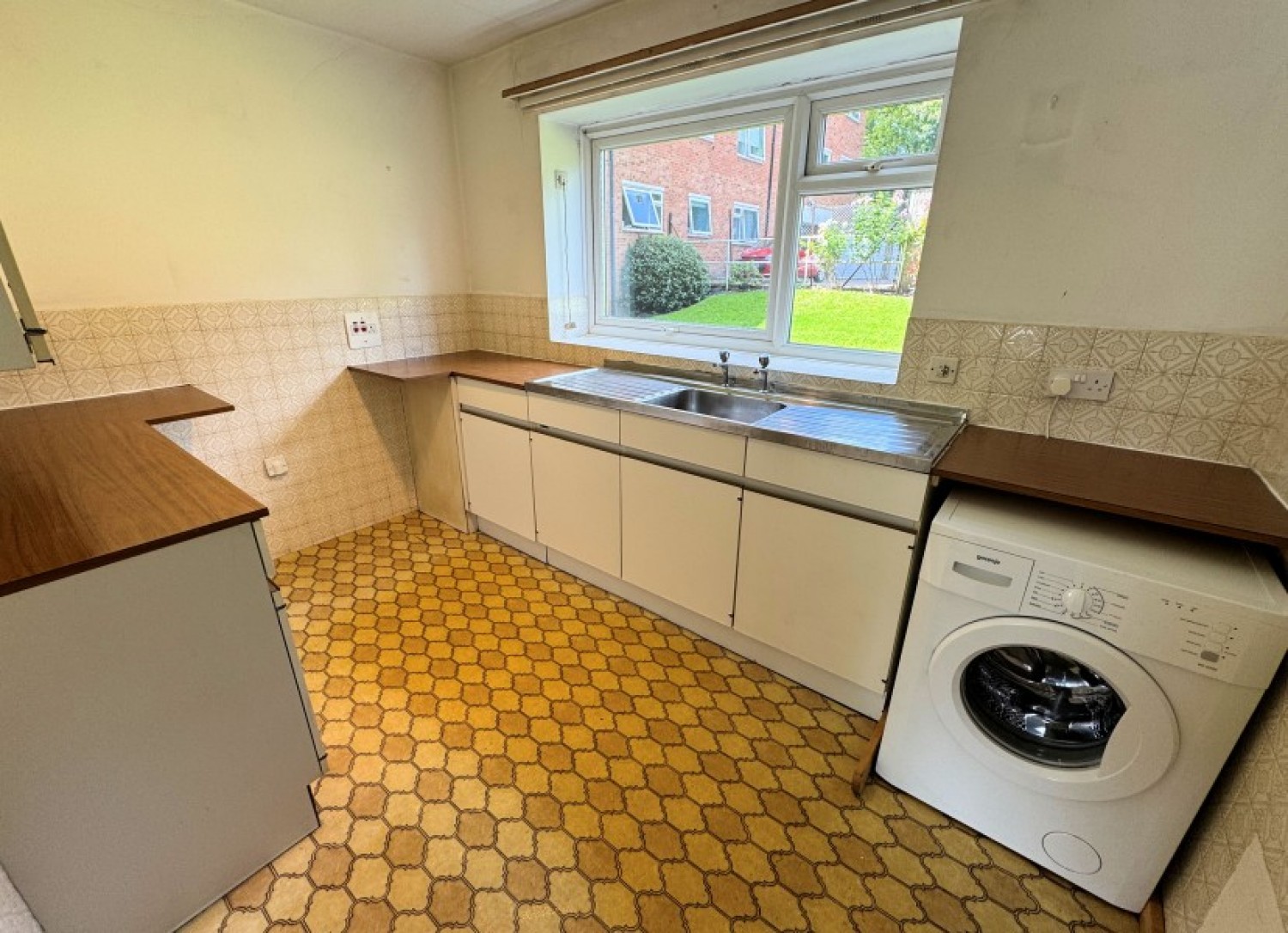 THE LIMES AVENUE, LONDON, N11 1RS