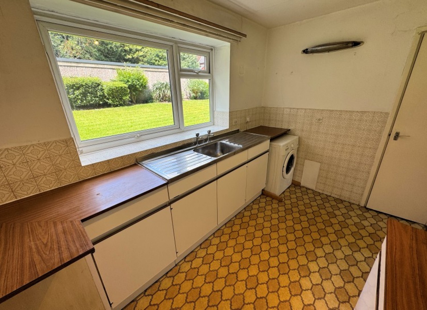 THE LIMES AVENUE, LONDON, N11 1RS