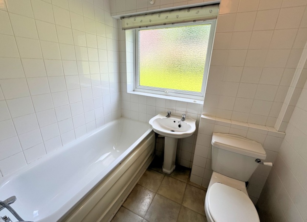 THE LIMES AVENUE, LONDON, N11 1RS