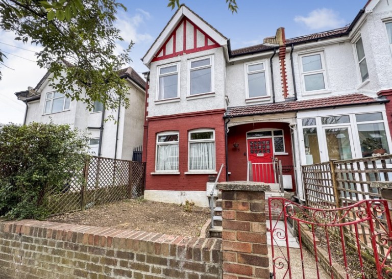 WOODGRANGE AVENUE, NORTH FINCHLEY, N12
