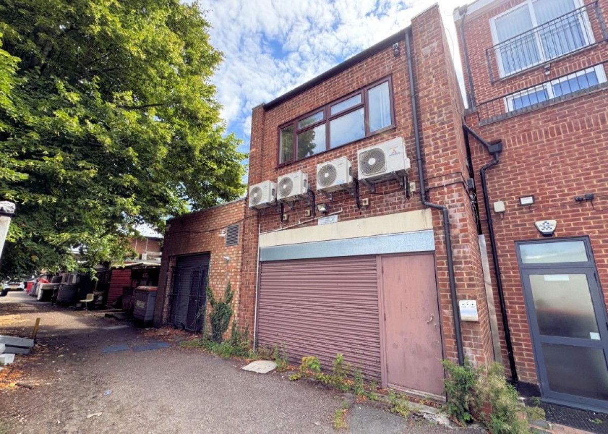 BALLARDS LANE, FINCHLEY, N3