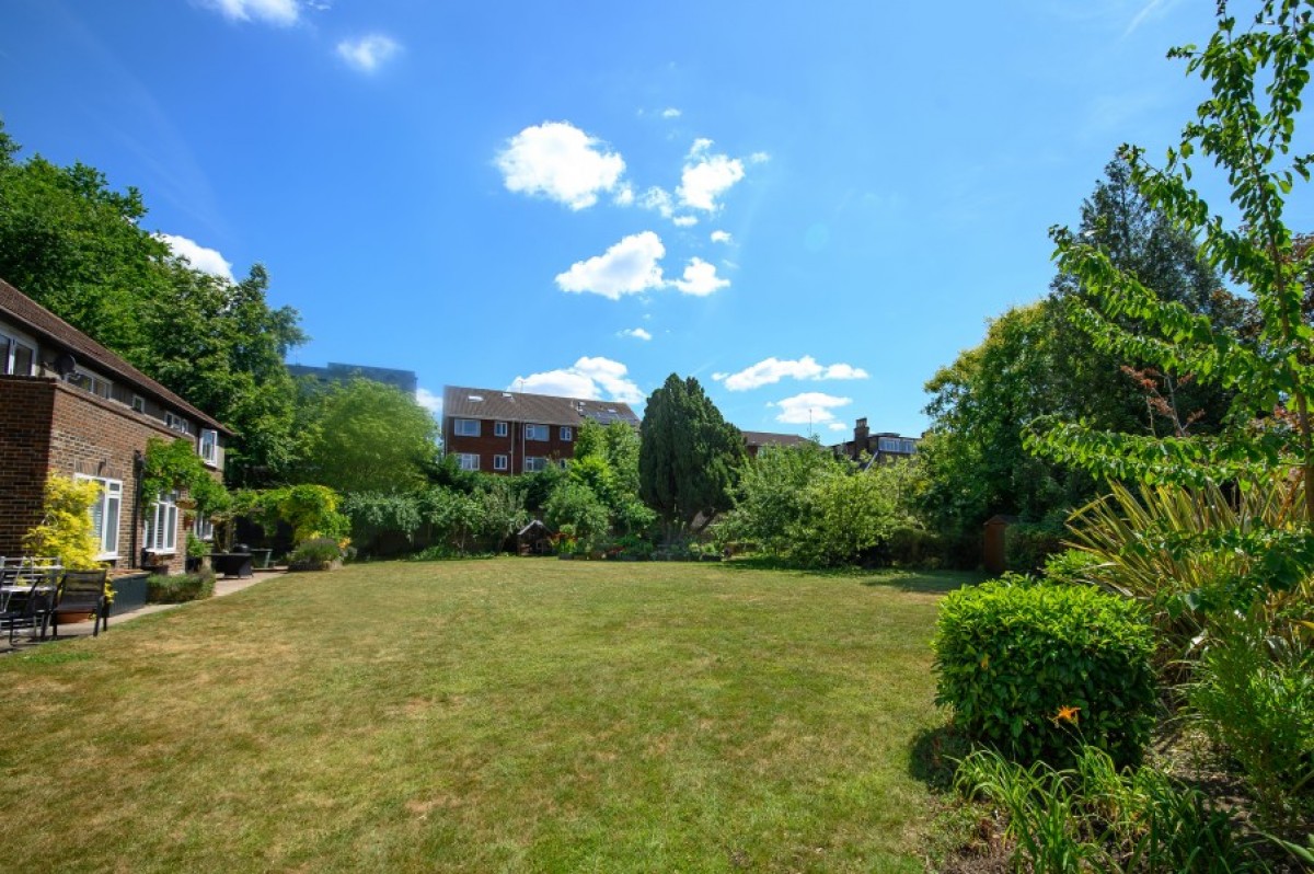 THE OAKS, WOODSIDE AVENUE, NORTH FINCHLEY, N12