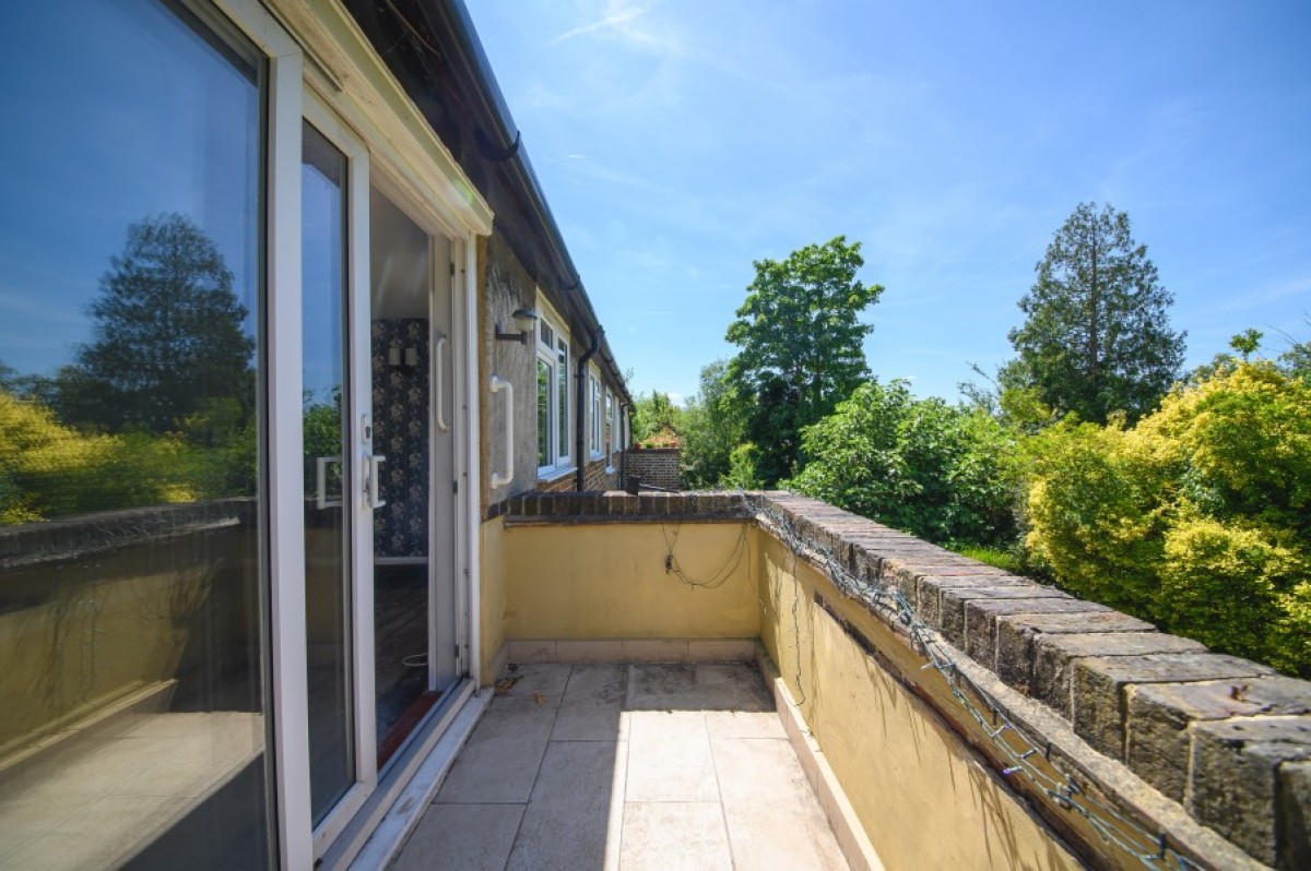 THE OAKS, WOODSIDE AVENUE, NORTH FINCHLEY, N12