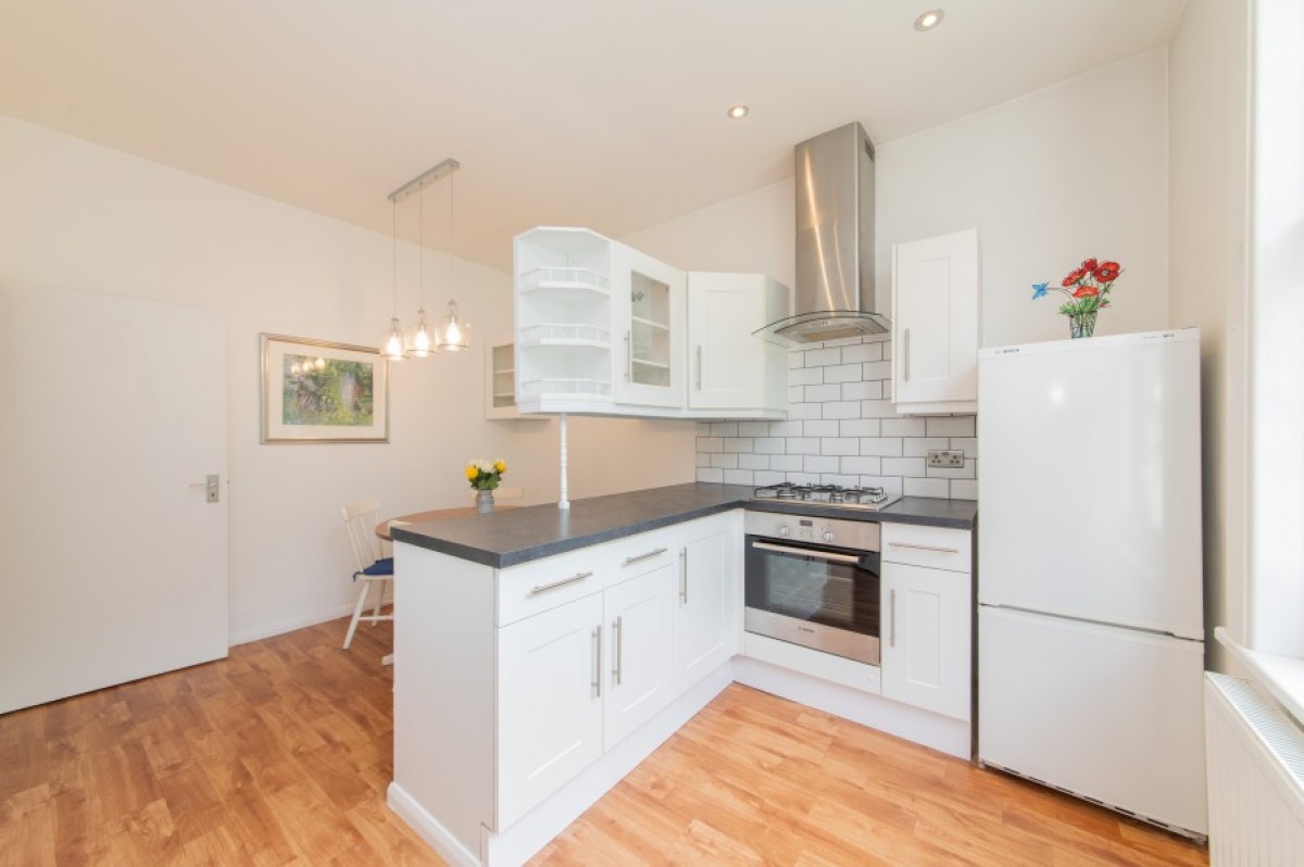 CHISLEHURST AVE, NORTH FINCHLEY, N12