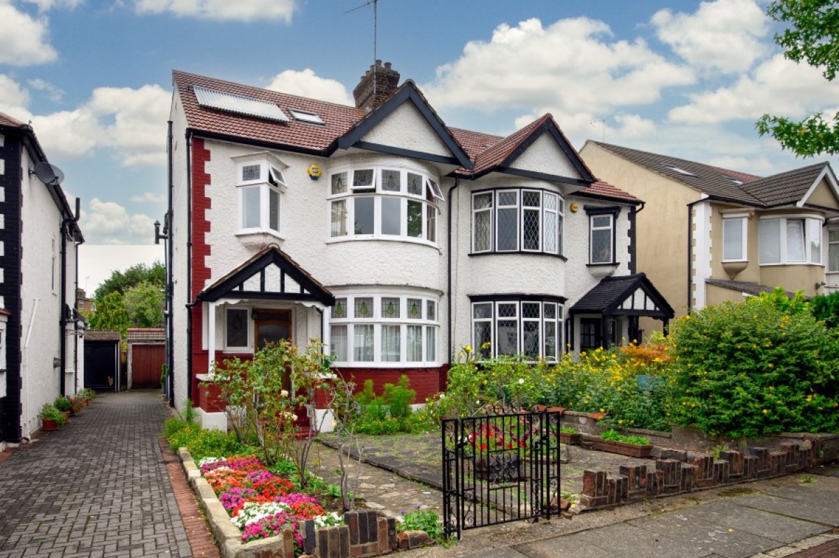 HENDALE AVENUE, HENDON, NW4