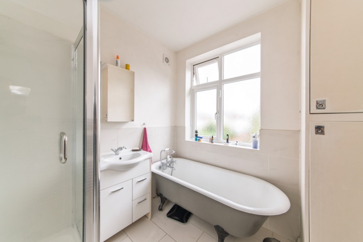 HENDALE AVENUE, HENDON, NW4