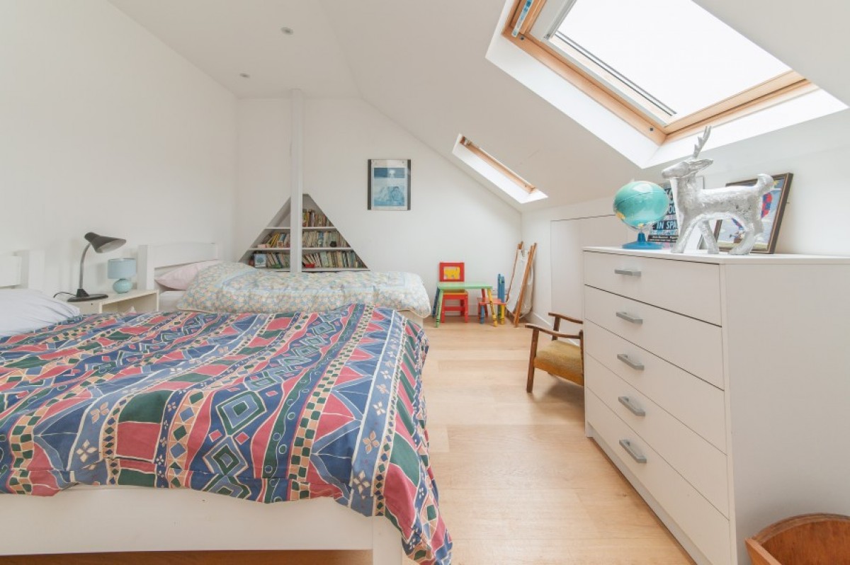 HENDALE AVENUE, HENDON, NW4