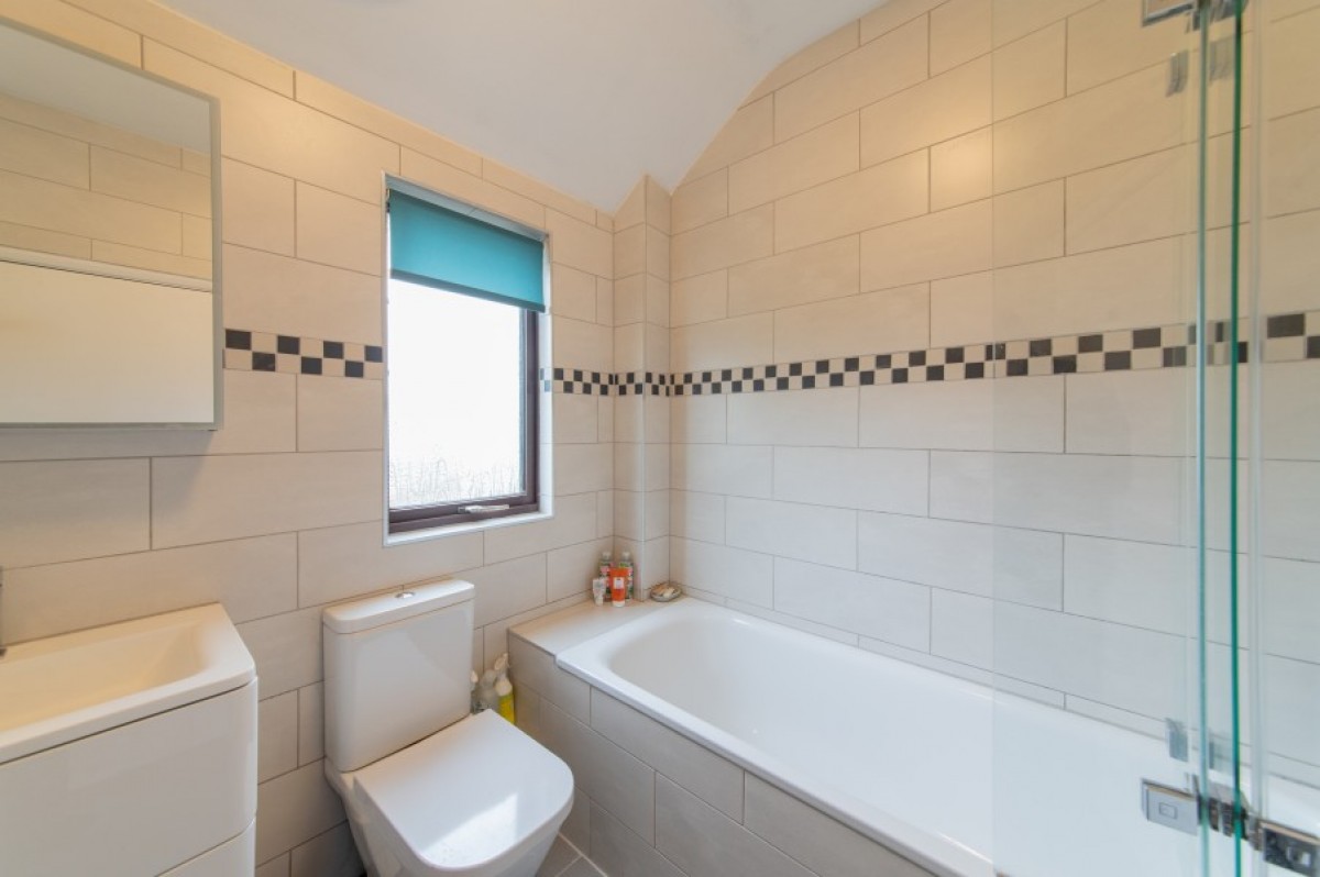 SQUIRES LANE, FINCHLEY, N3