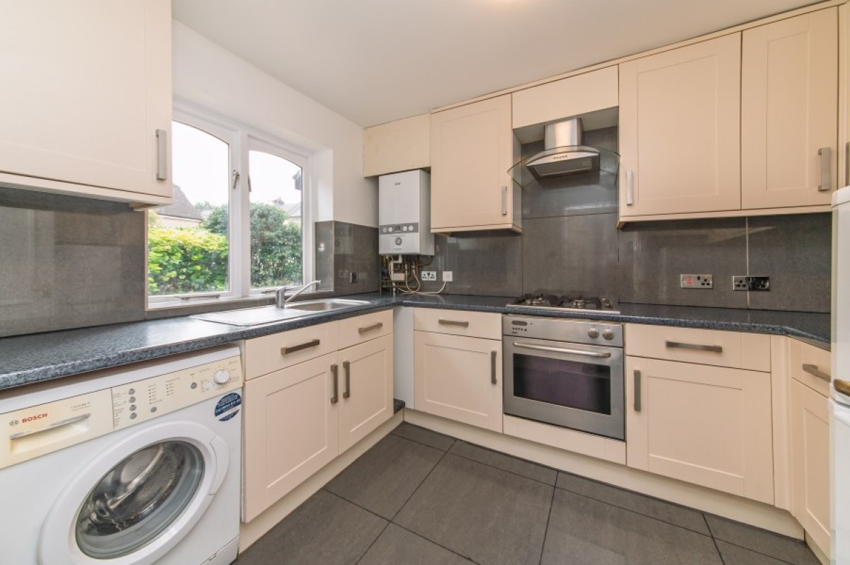 AVENUE ROAD, NORTH FINCHLEY, N12