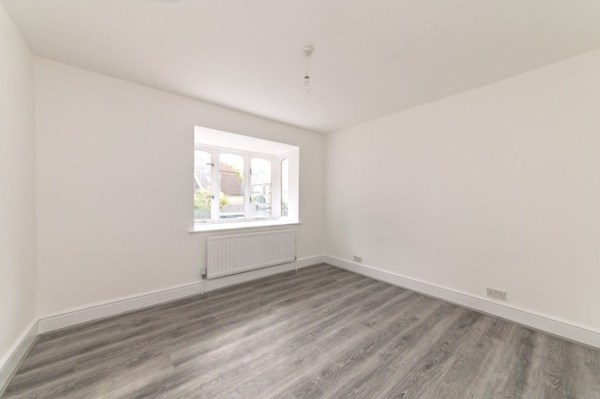 AVENUE ROAD, NORTH FINCHLEY, N12