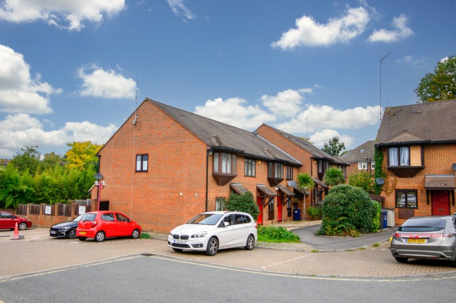 AVENUE ROAD, NORTH FINCHLEY, N12