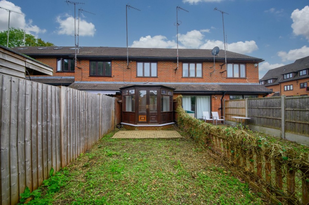 AVENUE ROAD, NORTH FINCHLEY, N12