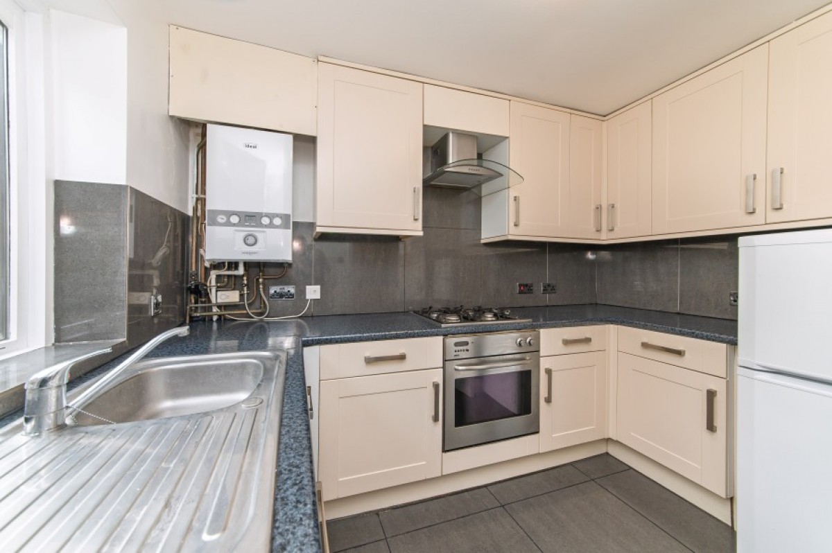 AVENUE ROAD, NORTH FINCHLEY, N12