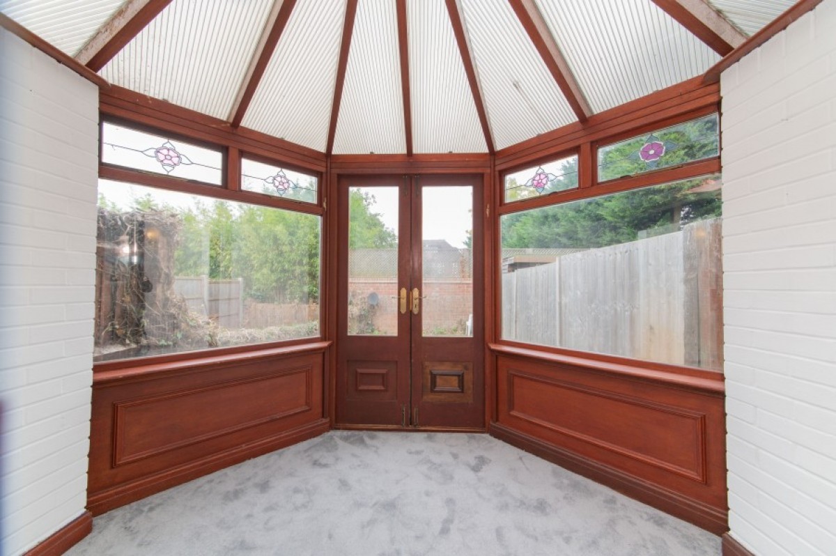 AVENUE ROAD, NORTH FINCHLEY, N12