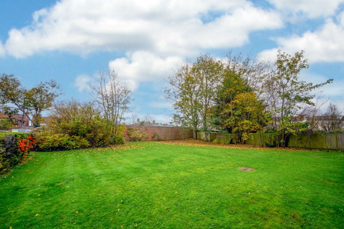 ETCHINGHAM PARK ROAD, FINCHLEY, N3