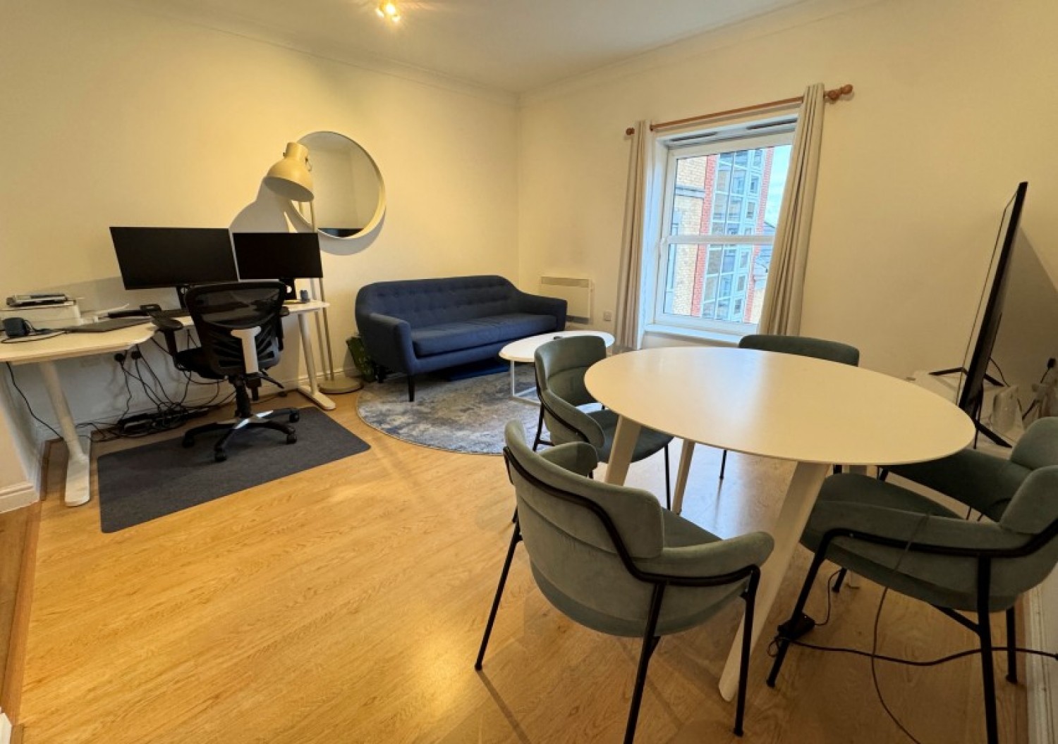 HIGH ROAD, NORTH FINCHLEY, N12