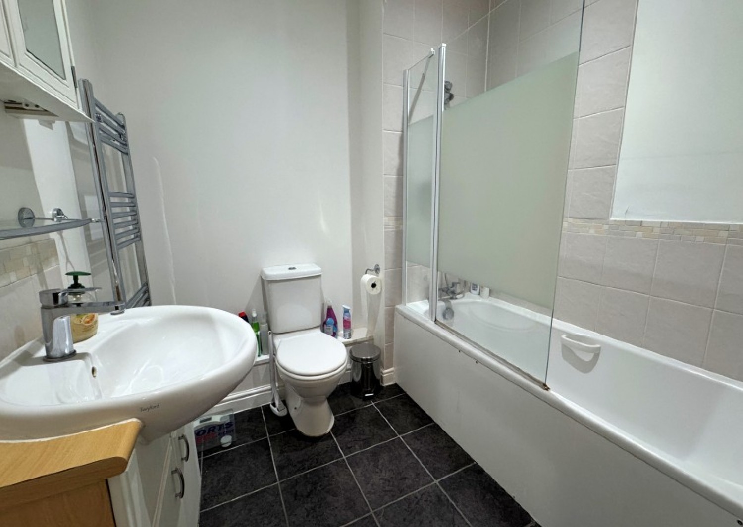 HIGH ROAD, NORTH FINCHLEY, N12