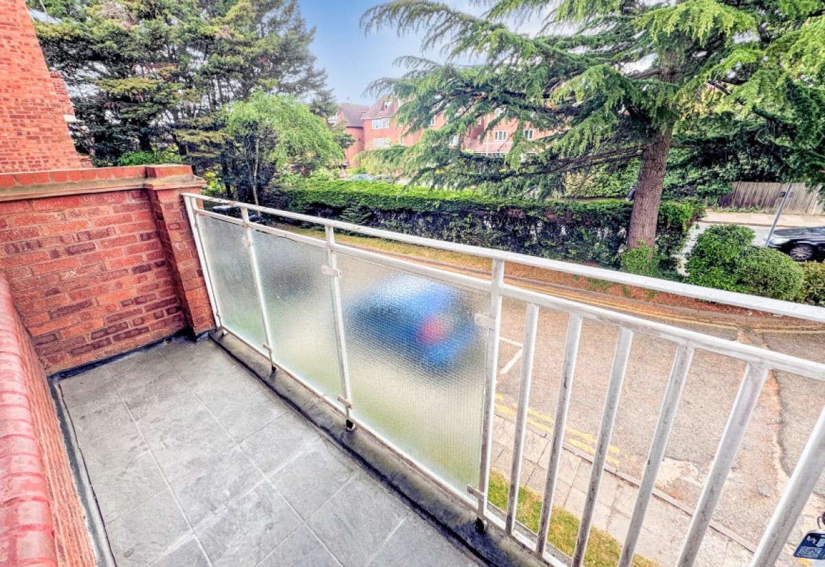 HENDON LANE, FINCHLEY, N3