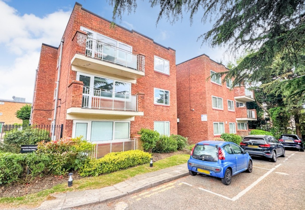 HENDON LANE, FINCHLEY, N3