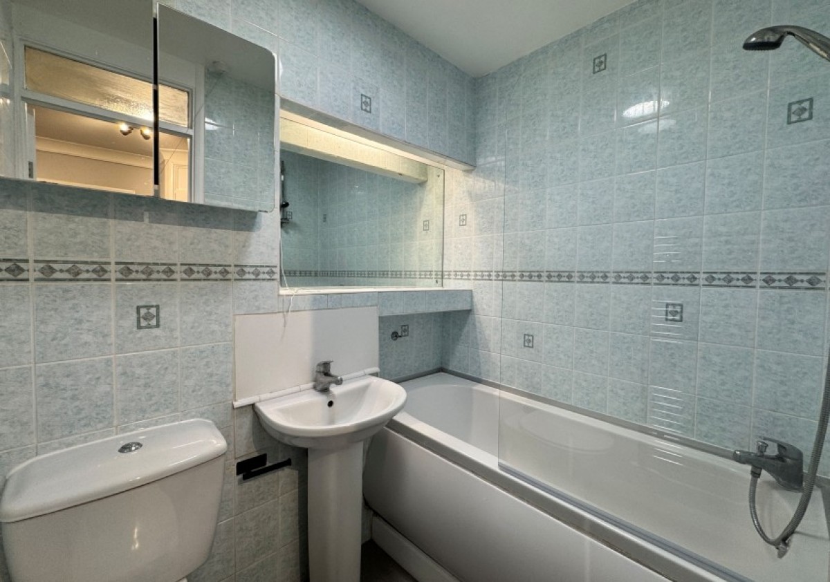 HENDON LANE, FINCHLEY, N3