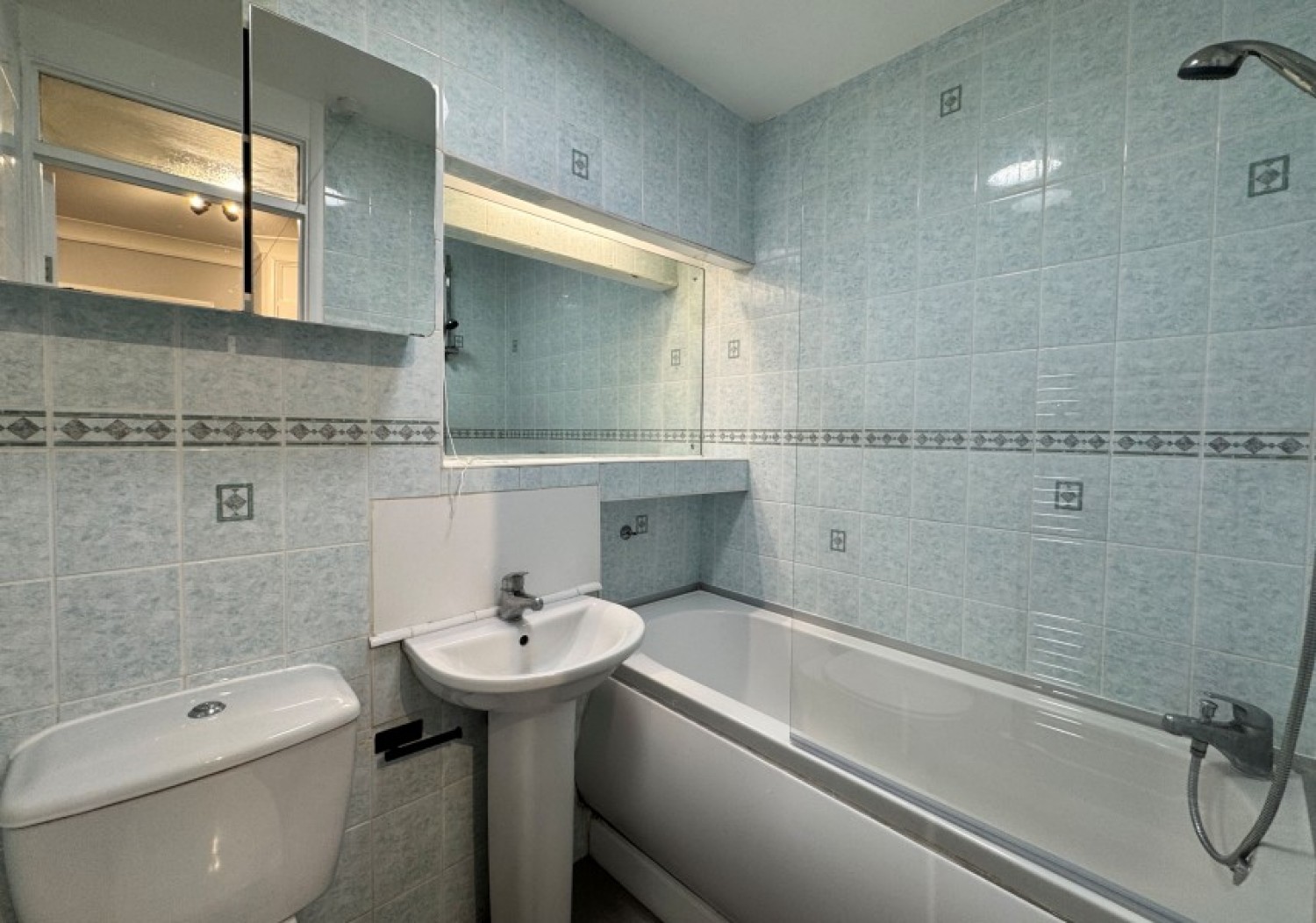 HENDON LANE, FINCHLEY, N3