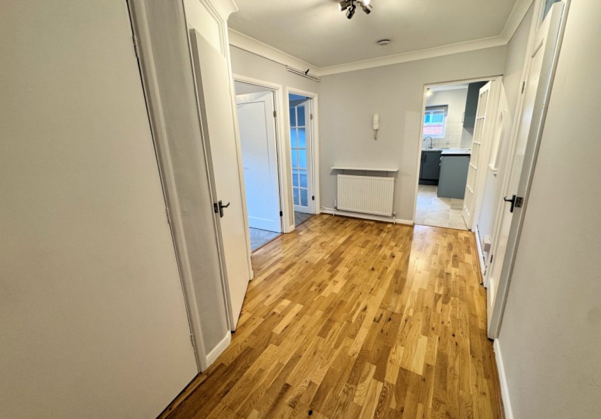 HENDON LANE, FINCHLEY, N3