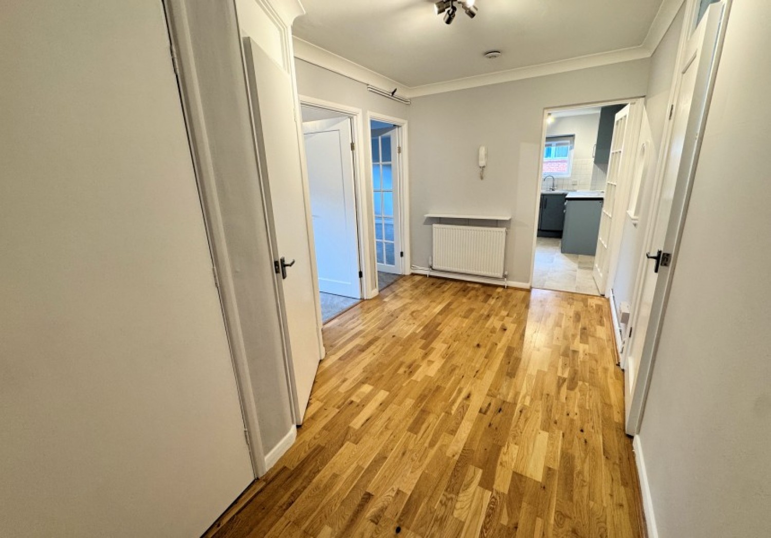 HENDON LANE, FINCHLEY, N3