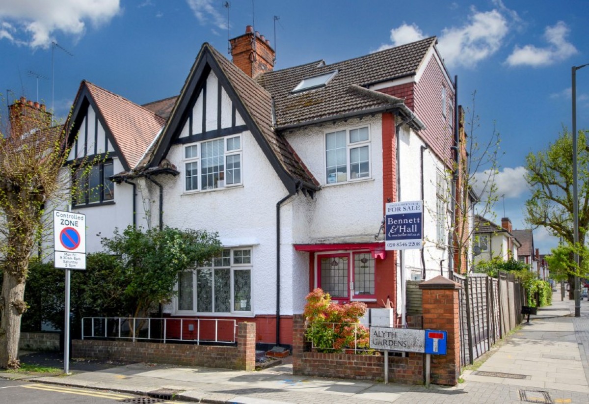 ALYTH GARDENS, LONDON, NW11