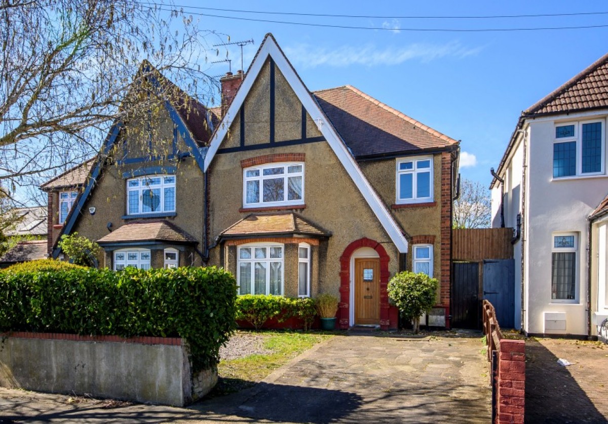 BOW LANE, NORTH FINCHLEY, N12